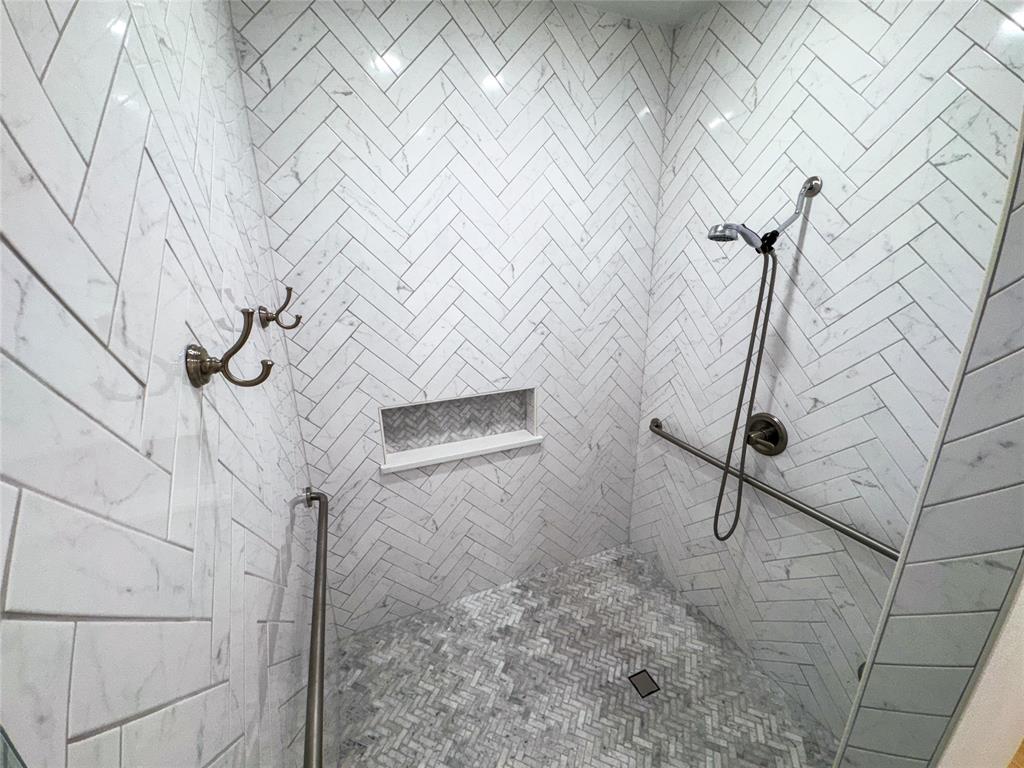 305 County Road 1145 Property Photo 20
