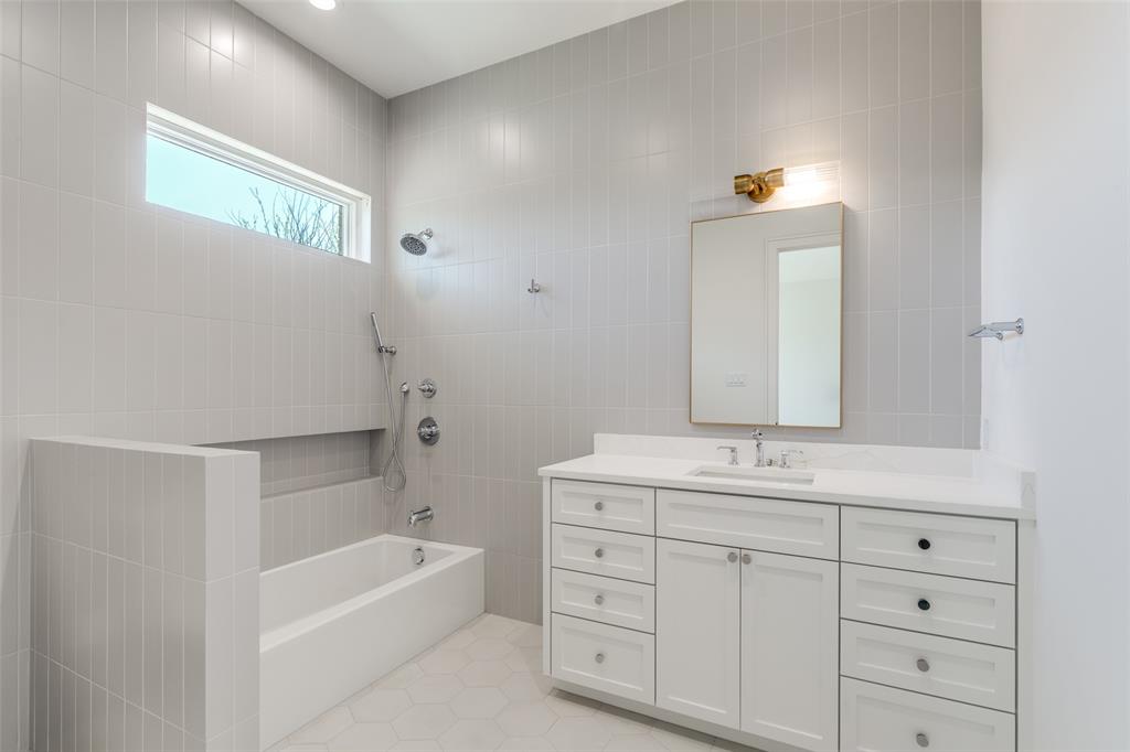 5819 Del Roy Drive Property Photo 20
