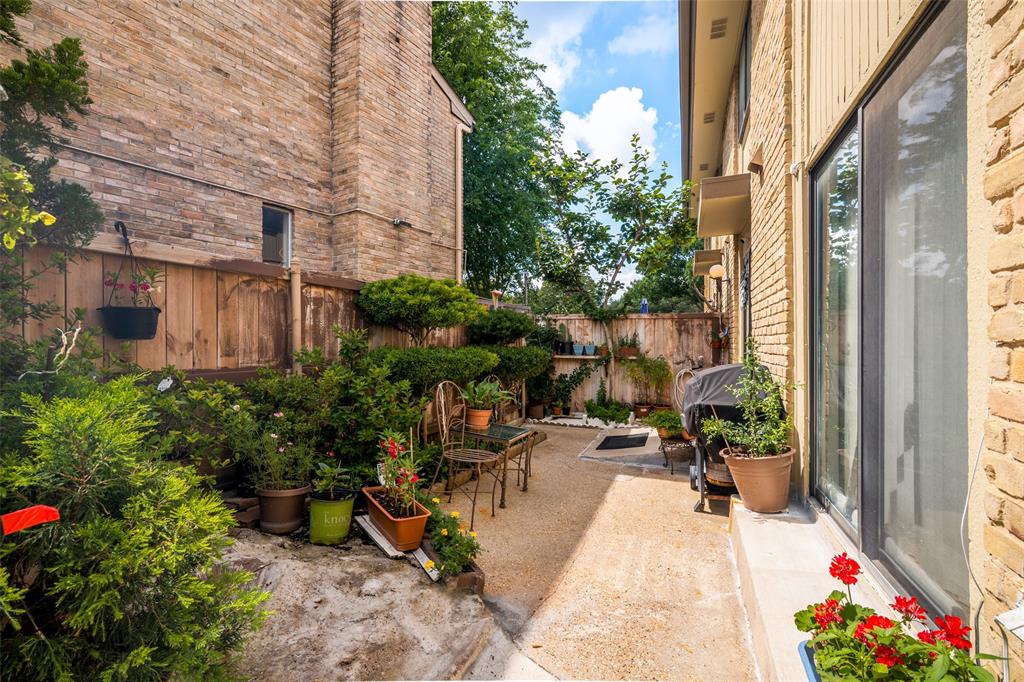 2650 Custer Parkway D Property Photo 1