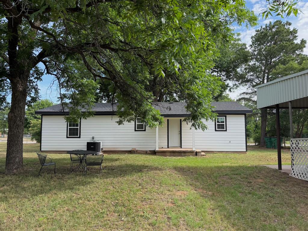 628 W 3rd Street Property Photo 4