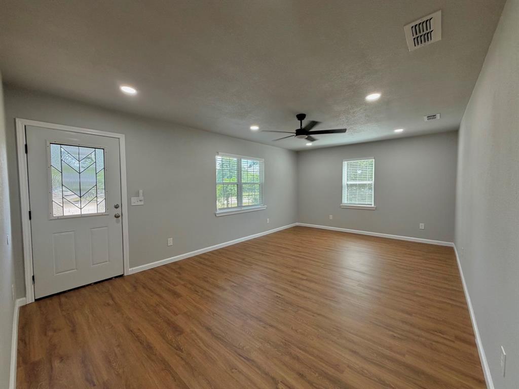 628 W 3rd Street Property Photo 7