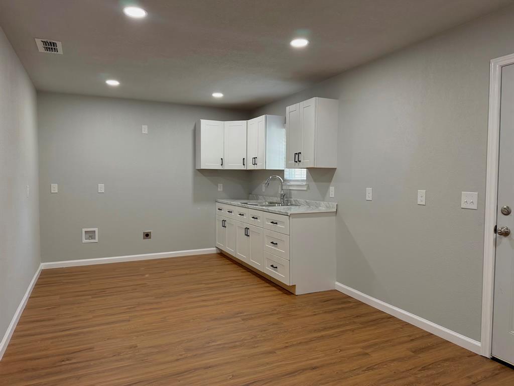 628 W 3rd Street Property Photo 8