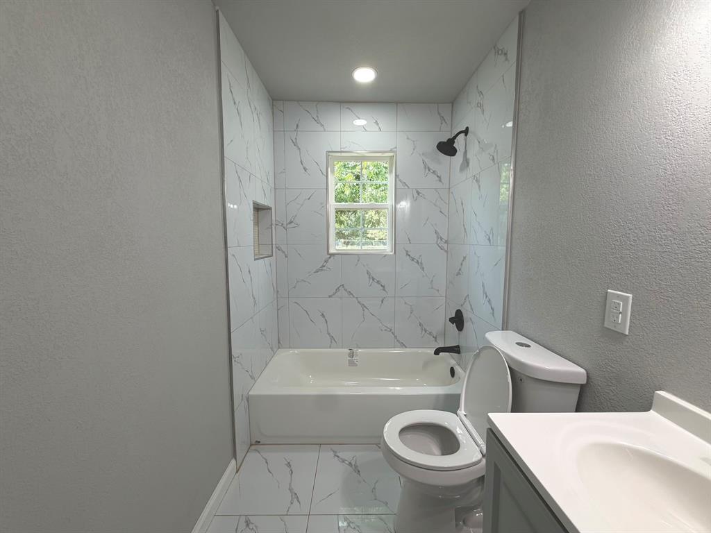 628 W 3rd Street Property Photo 11