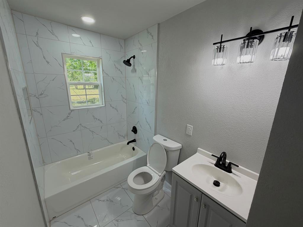 628 W 3rd Street Property Photo 12