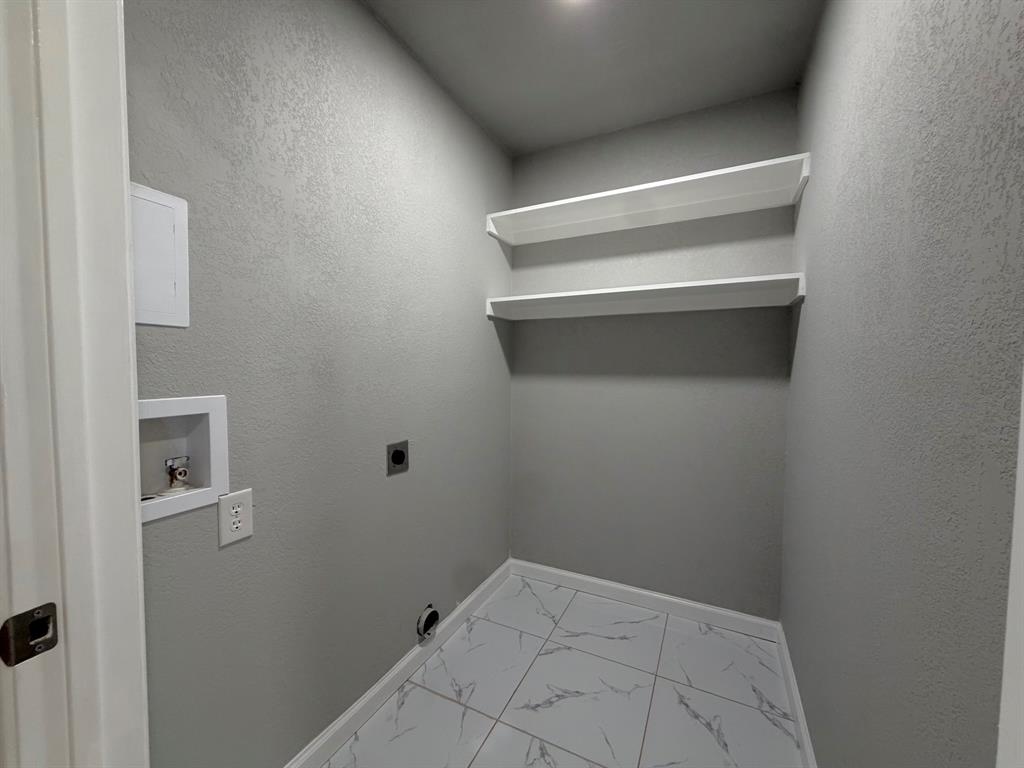 628 W 3rd Street Property Photo 17
