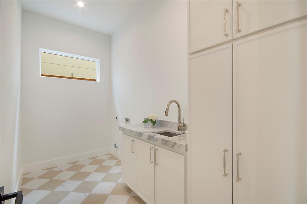 6628 Lockheed Avenue Property Photo 8