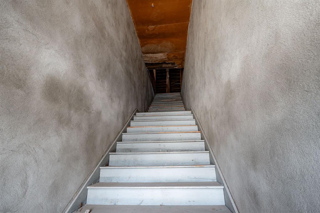 114 E Hamilton Street Property Photo 4