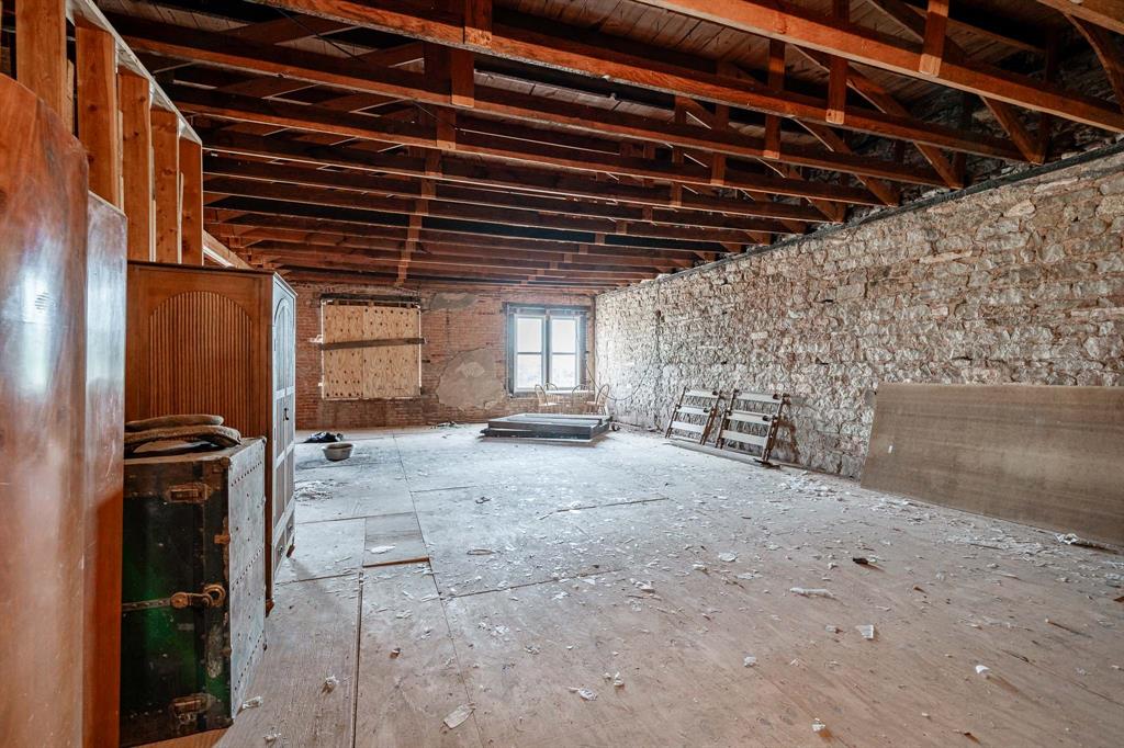 114 E Hamilton Street Property Photo 11