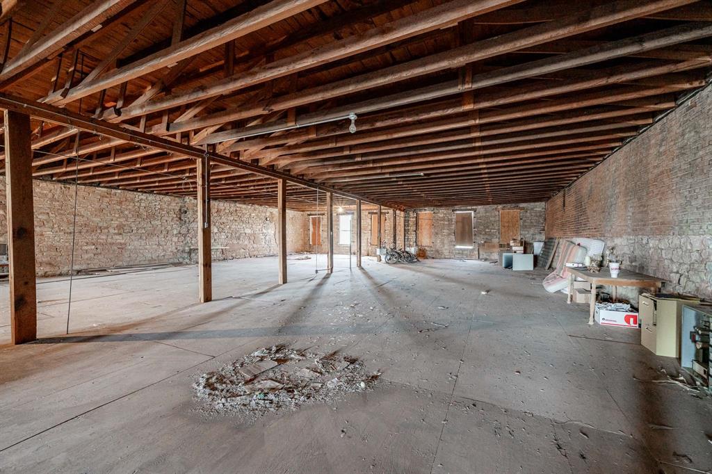 114 E Hamilton Street Property Photo 17