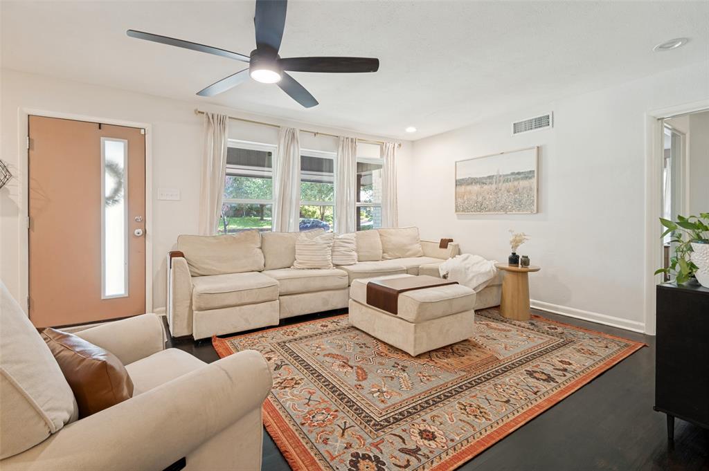 1618 Driftwood Drive Property Photo 3