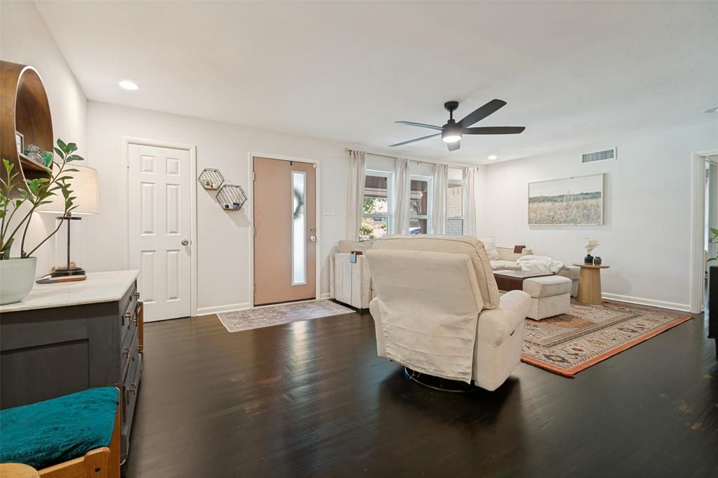 1618 Driftwood Drive Property Photo 4