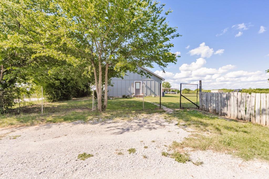 709 W Live Oak Street Property Photo 5
