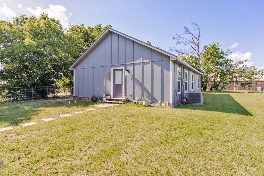 709 W Live Oak Street Property Photo 10