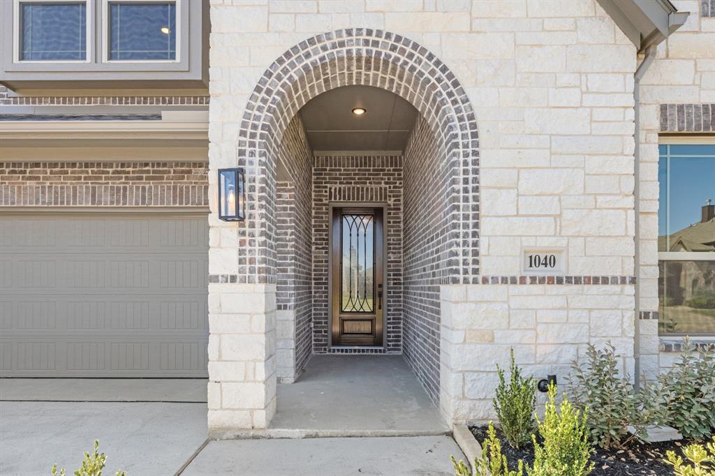 1040 Snowy Owl Drive Property Photo 4