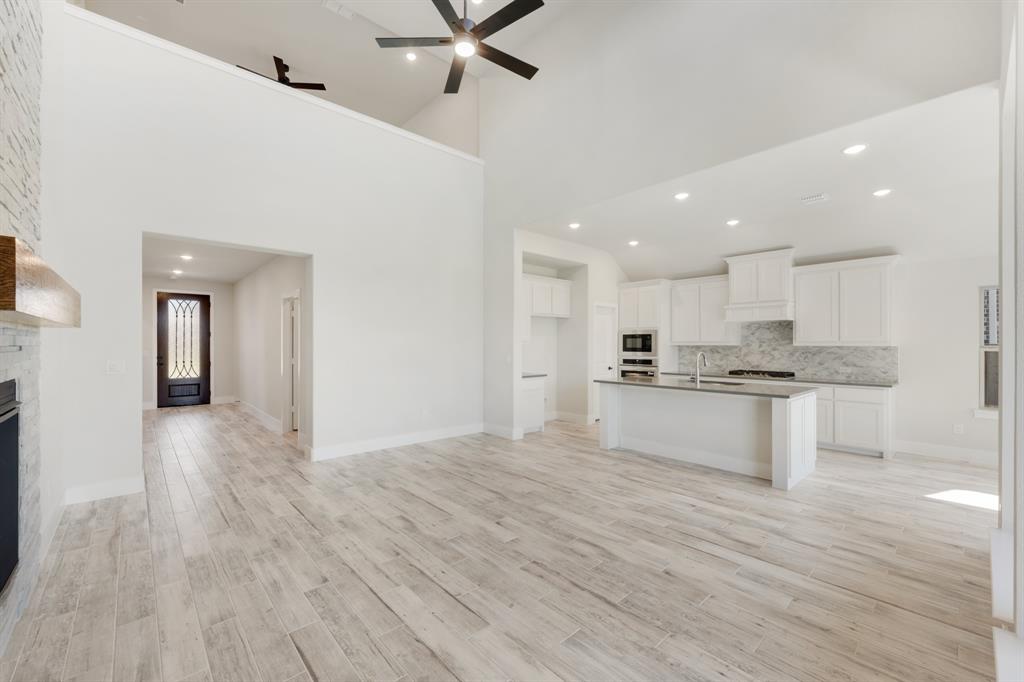 1040 Snowy Owl Drive Property Photo 6