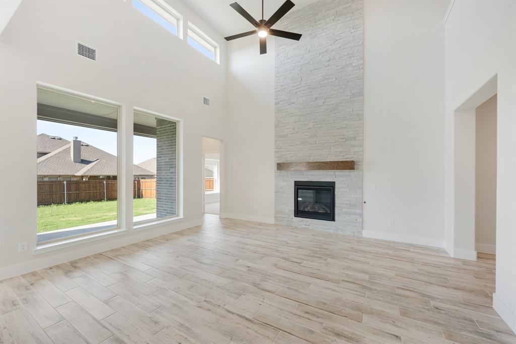1040 Snowy Owl Drive Property Photo 7