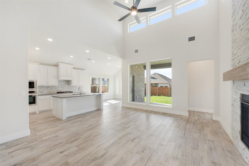 1040 Snowy Owl Drive Property Photo 8
