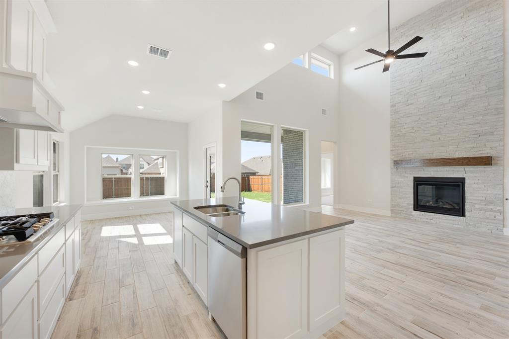 1040 Snowy Owl Drive Property Photo 13