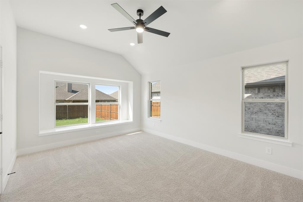 1040 Snowy Owl Drive Property Photo 14
