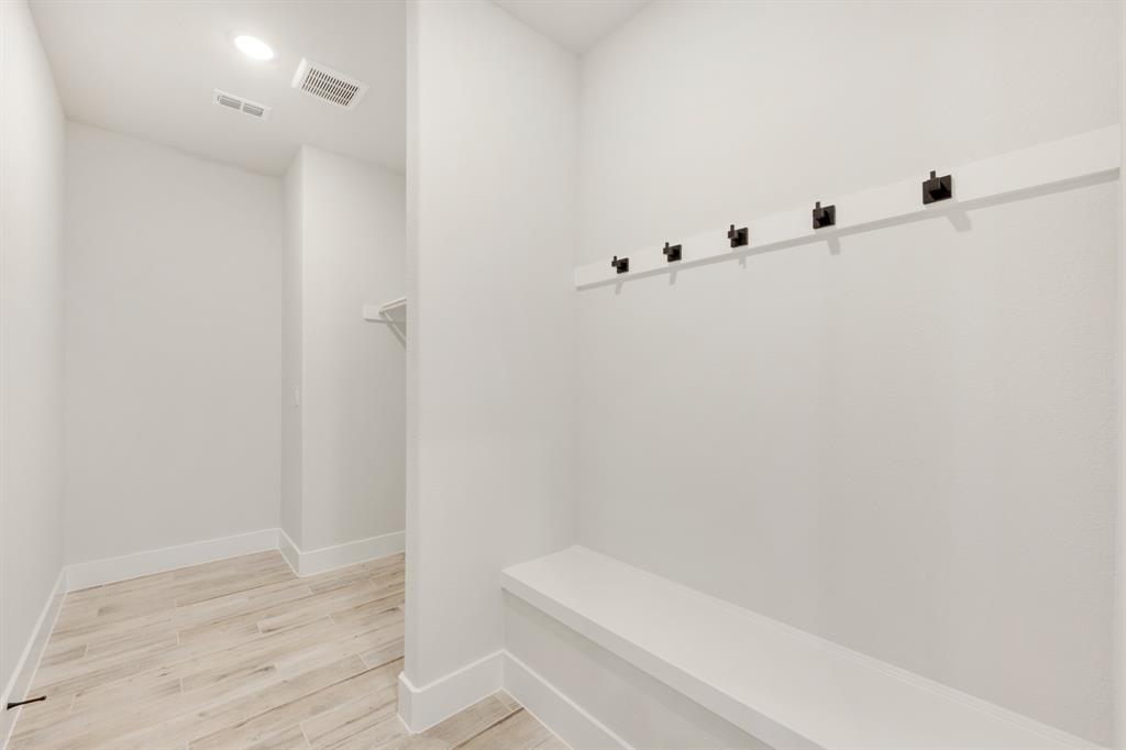 1040 Snowy Owl Drive Property Photo 18
