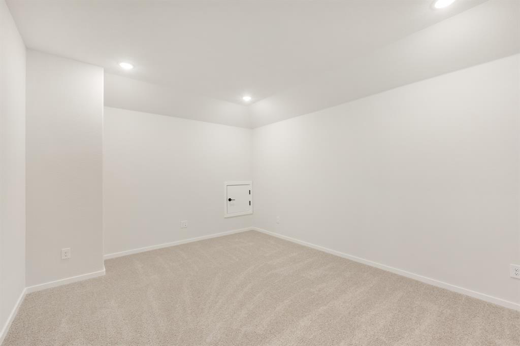 1040 Snowy Owl Drive Property Photo 24