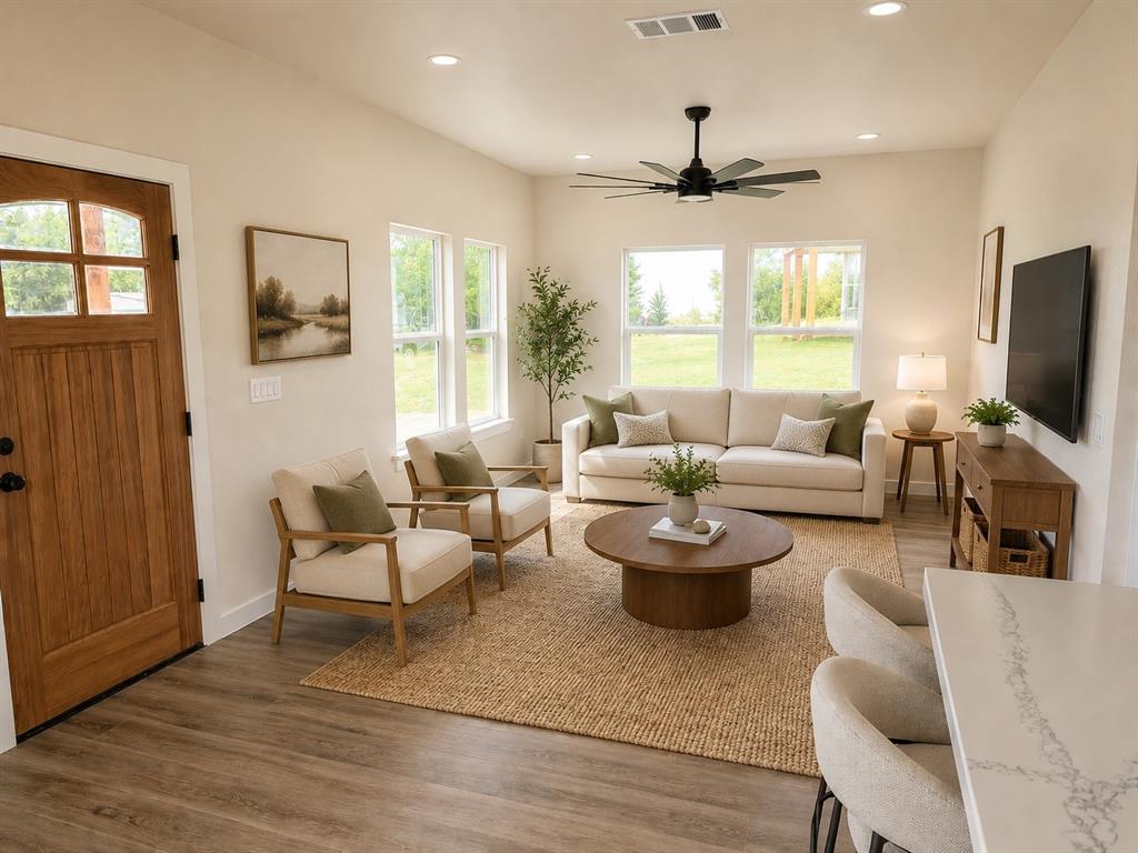 226 W Cardinal Property Photo 3
