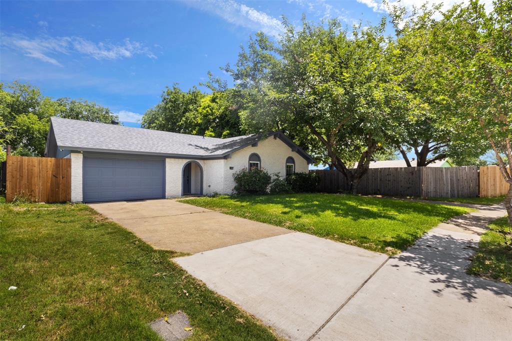 1065 Sunset Circle Property Photo 2