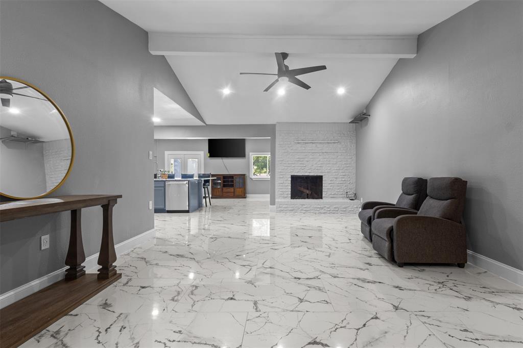 1065 Sunset Circle Property Photo 3