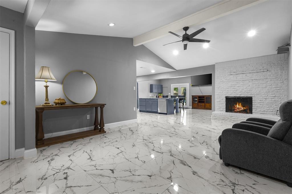 1065 Sunset Circle Property Photo 4