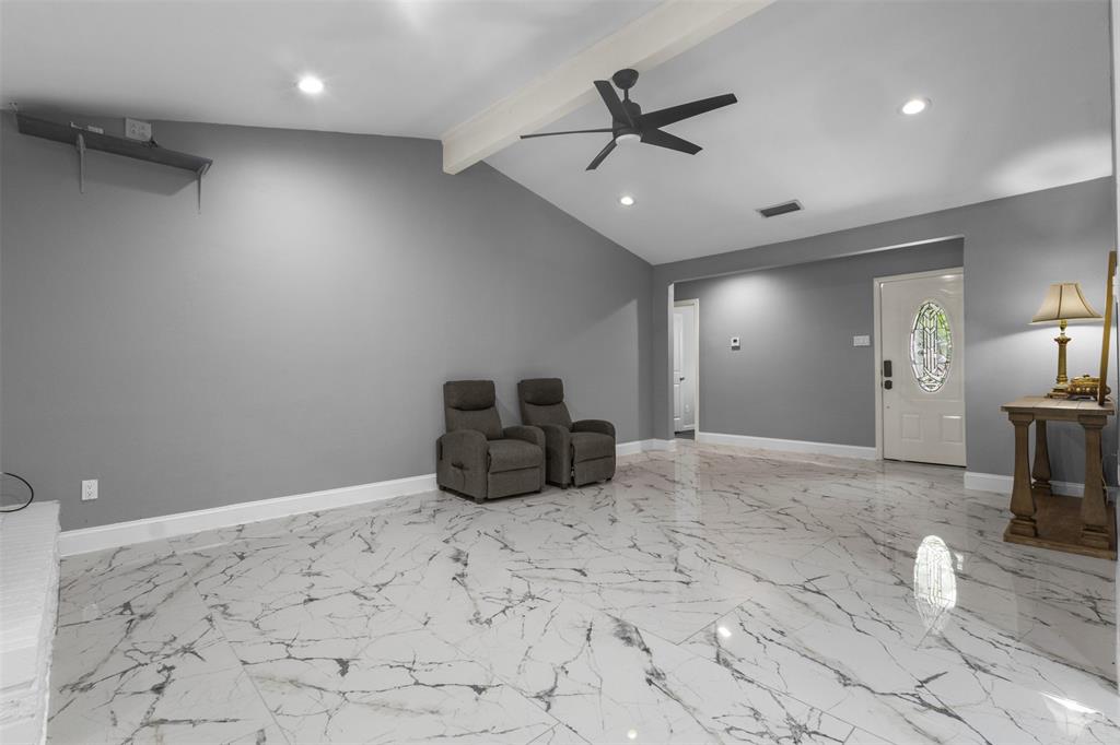 1065 Sunset Circle Property Photo 6