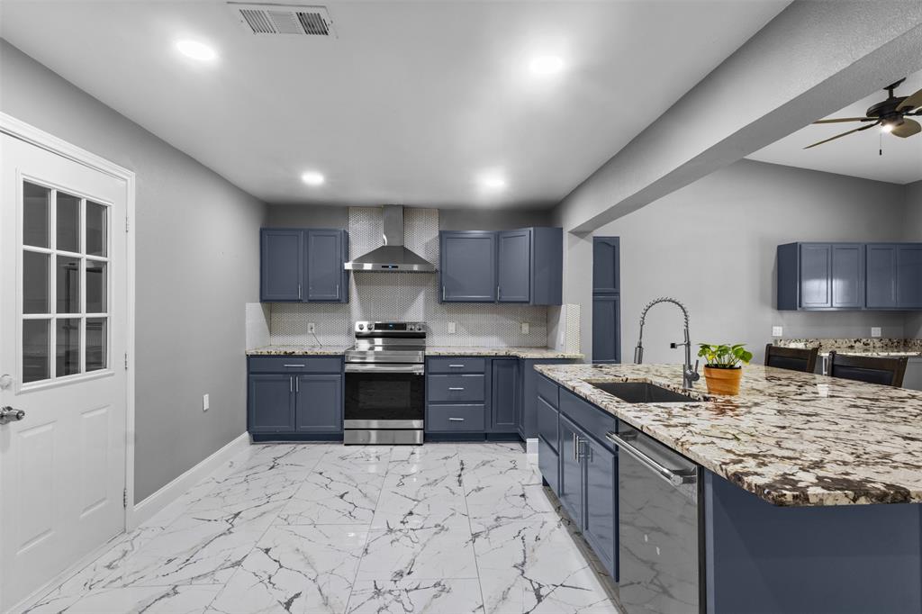 1065 Sunset Circle Property Photo 7