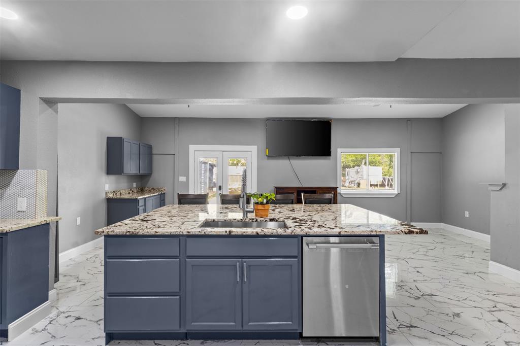 1065 Sunset Circle Property Photo 8