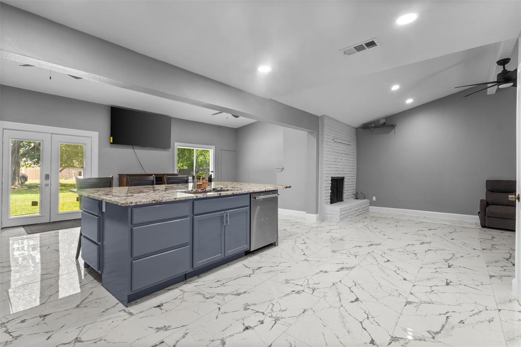 1065 Sunset Circle Property Photo 9
