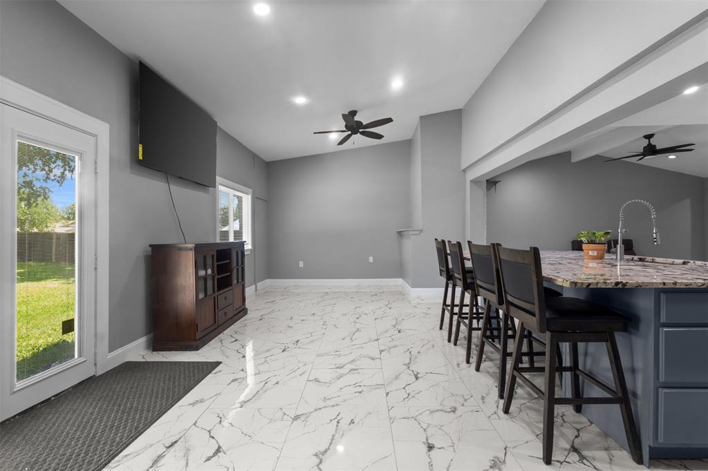 1065 Sunset Circle Property Photo 12