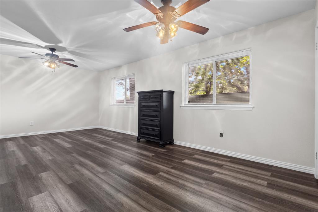 1065 Sunset Circle Property Photo 13