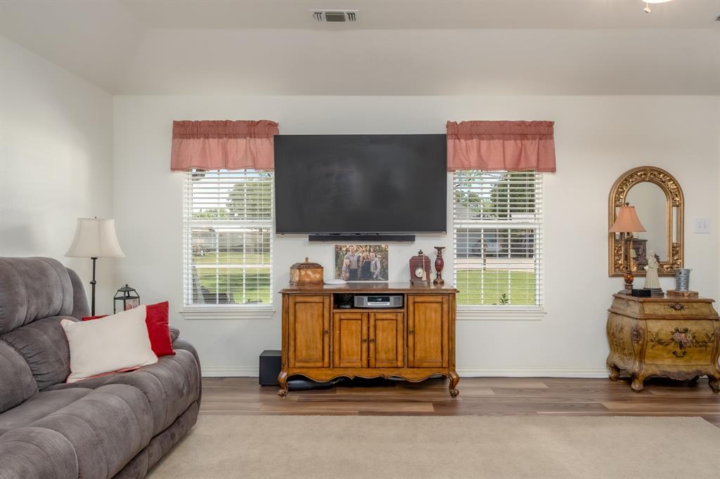 1113 Devin Drive Property Photo 6