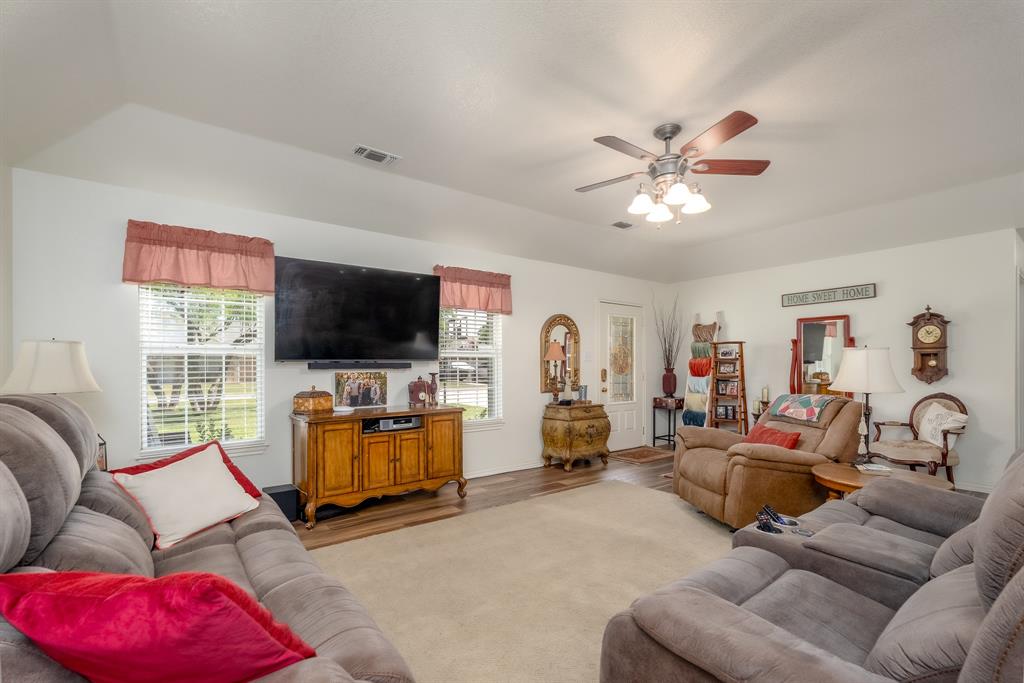1113 Devin Drive Property Photo 8