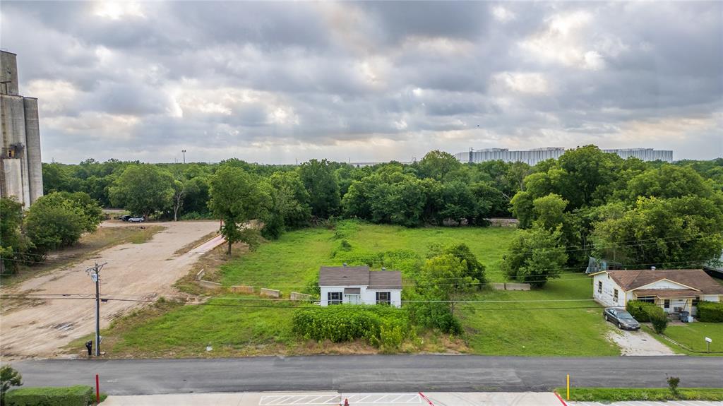1102 Katy Street Property Photo 4