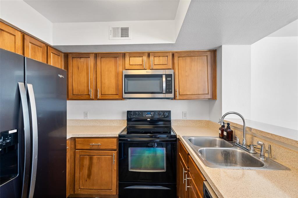 9831 Walnut Street 113 Property Photo 8