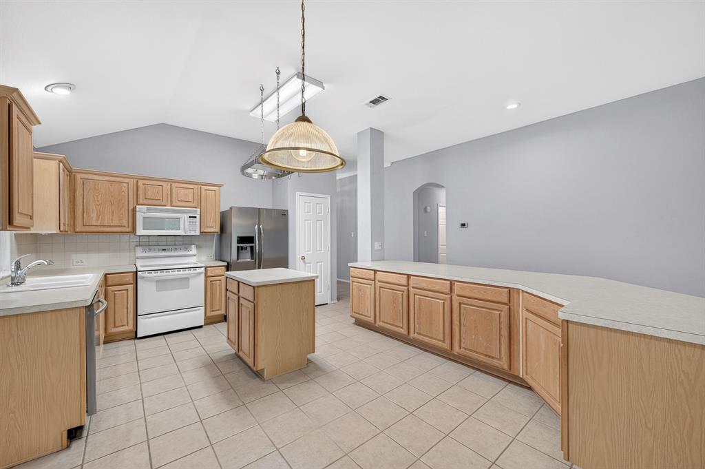 5016 San Jacinto Drive Property Photo 2
