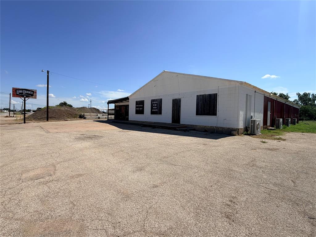 910 N Main Street Property Photo 1