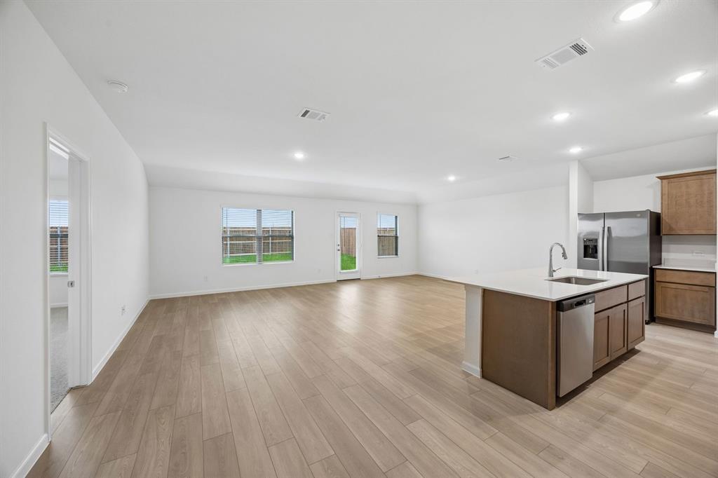 2525 Canadian Way Property Photo 4