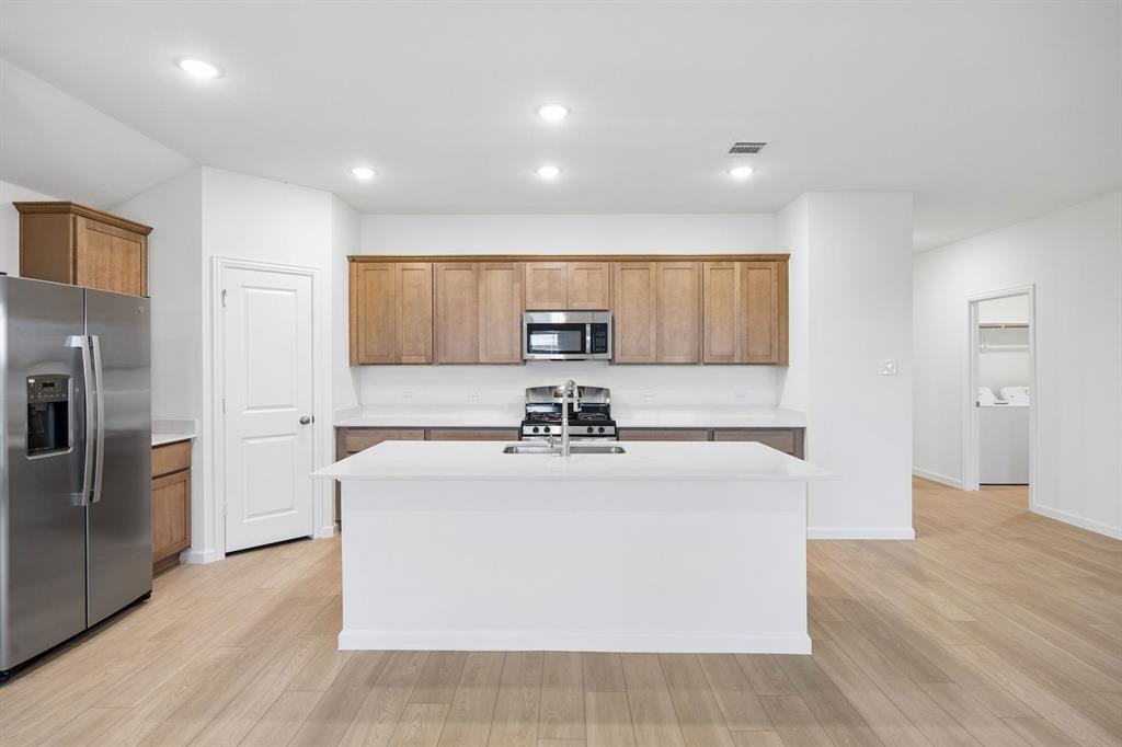 2525 Canadian Way Property Photo 5