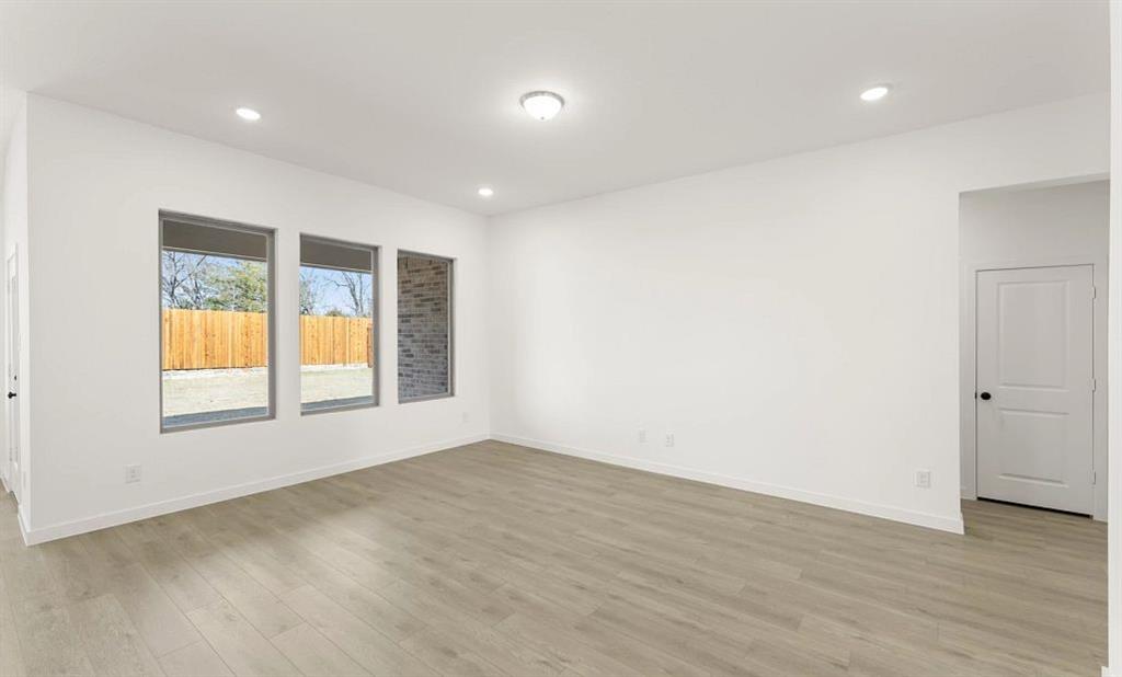1903 Jamestown Way Property Photo 8