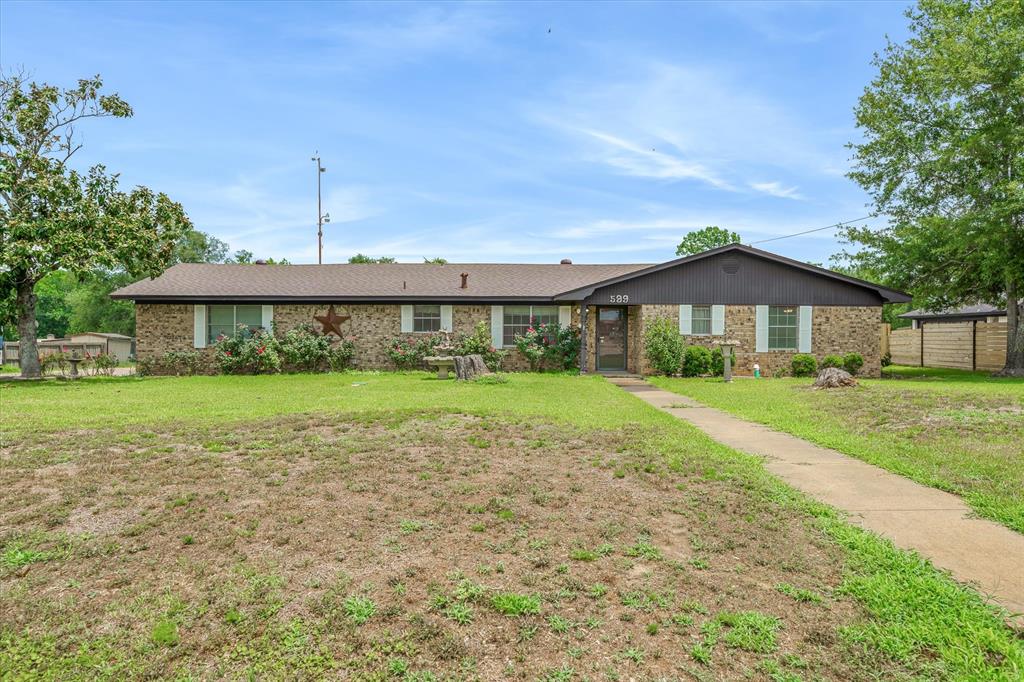 599 S Oak Street Property Photo 3