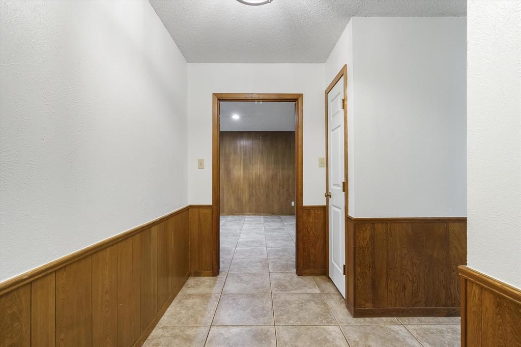 599 S Oak Street Property Photo 8