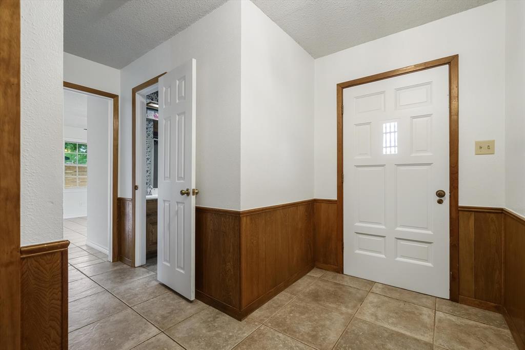 599 S Oak Street Property Photo 9