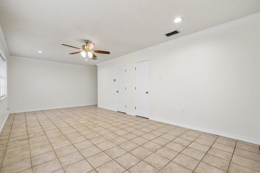 599 S Oak Street Property Photo 14
