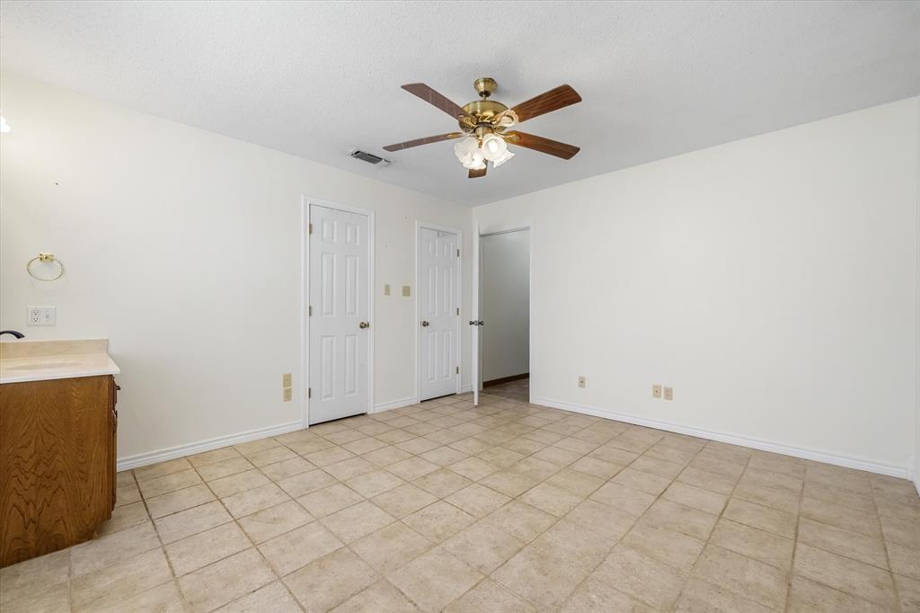 599 S Oak Street Property Photo 17