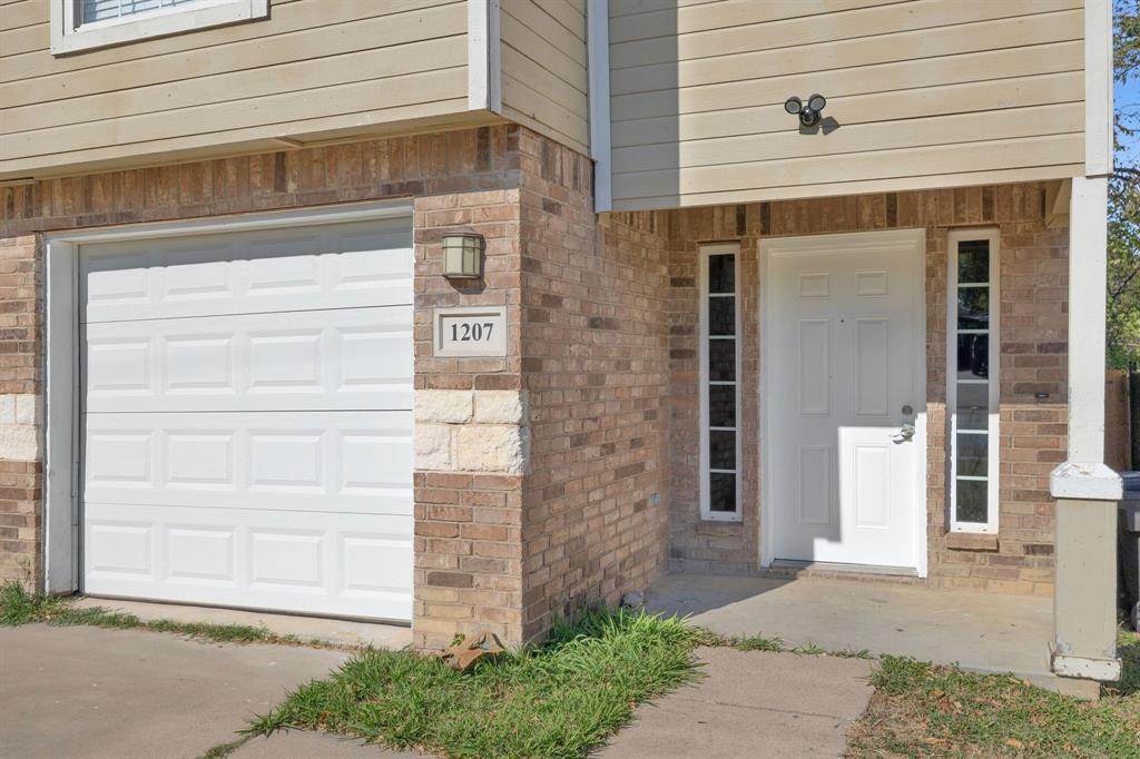 1205 E Powell Avenue Property Photo 3
